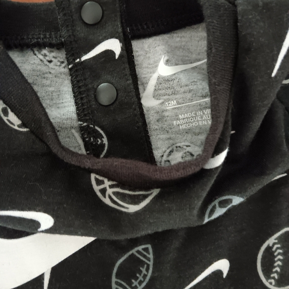 12 mo NWOT Nike outfit - Picture 2 of 3
